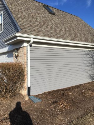 5 Inch Seamless Gutters and Vinyl Siding